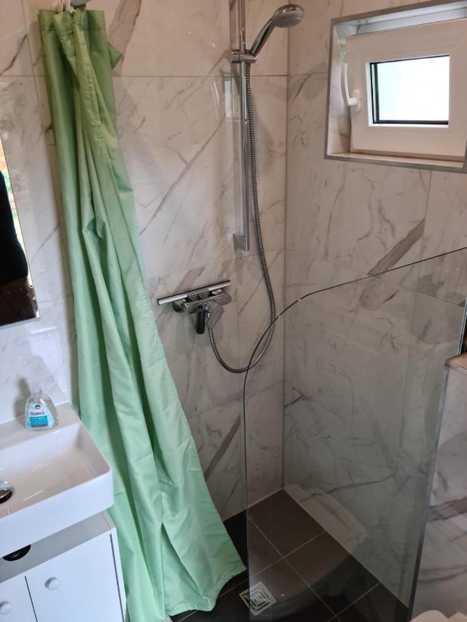 אוברהאוזן Fewo Garten - Eigener Eingang- Wlan-Parkplatz,Netflix, Terrasse,Doppelbett Und Schlafcouch מראה חיצוני תמונה